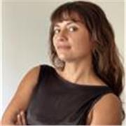 Diseñadora y Licenciada en Artes para todas las edades