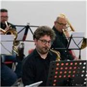 Scopri il Potere del Sax – Dalle Prime Note al Palco