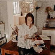 Enseignante designer, je donne des cours de dessin aux étudiants en école de design qui souhaitent performer