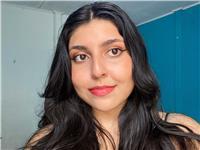 Profesora de estudios sociales imparte clases para secundaria