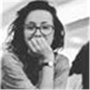 Abilitata all'esercizio della professione forense offre lezioni di diritto civile, diritto privato, diritto penale e diritto costituzionale