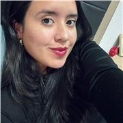Profesora de Diseño grafico imparte clases para niños de todas la edades