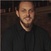 Hola, soy Quentin , vengo de Francia y vivo desde 2 años en España. Puedo enseñar francés  apto para todas las edades y niveles