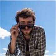 Profesor con más de 4 años de experiencia, gran capacidad de motivar a los estudiantes y conseguir progreso en su expresión real.
