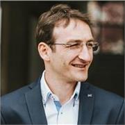 Dottorato in semiotica offre ripetizioni di italiano, storia, analisi e comprensione del testo