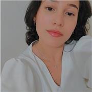 Dou aula para crianças e adultos iniciantes a intermediários no inglês que queiram focar em conversação e aprender de forma intera