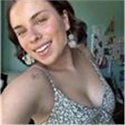 Estudiante, terminada el título de lenguaje musical con ganas 