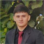 Profesor de apoyo escolar con asistencia remota