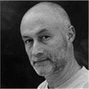 Trasforma la tua visione in immagini che parlano: insegno fotografia con metodo pratico, creativo e su misura per te.