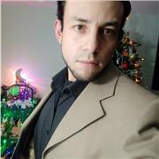 Profesor de Ciencias sociales imparte clases a pesonas de todas las edades