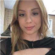 Me defino como una chica trabajadora,extrovertida y amable