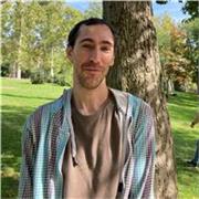 Soy un profesor de Inglés versátil, con experiencia trabajando con alumnos de primaria, secundaria y adultos.