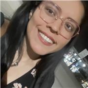 Estudiante de máster de química dispuesta a enseñar a niños y jóvenes