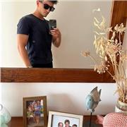 Profesor joven de matemáticas capacitado para enseñar a alumnos de nivel escolar hasta bachillerato.