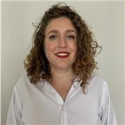 Soy una profesora motivada que adapta la metodología y el nivel al alumnado presente. ¡Conmigo disfrutarás aprendiendo francés!