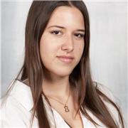 Soy una joven con bastantes conocimientos sobre el inglés y con muchas ganas de enseñar este idioma tanto a niños como a adultos. Vivo en las palmas de gran canaria y puedo moverme al rededor de la isla o trabajar desde casa.