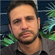 Maestro de ingenierías y leyes en el IUTT de Nuevo Leon