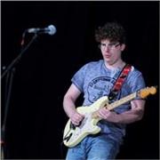 Chitarrista con preparazione professionale impartisce lezioni di chitarra moderna. (Elettrica e acustica)