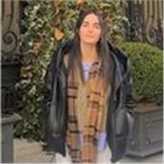 Dinamica, amable y flexible. 
El aluno: una persona que quiera aprender portugués del 0, con ganas.