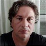 Licenciado en Historia, cursando 2 de derecho, cursó de docencia de las matemáticas, formador profesional para el empleo, operador de Cámara, dirección cinematográfica, técnico de sonido, etc