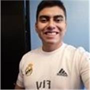 Entrenador deportivo que imparte clases a personas de todas las edades