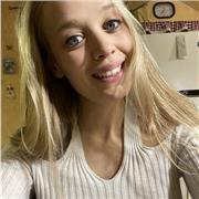 Ragazza solare, paziente e laureata si rende disponibile per ripetizioni per elementari e medie per aiuto compiti
