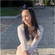 Chica con el título de oboista en el Conservatorio Profesional de Música de Salamanca, ofrece clases en Salamanca y alrededores, de iniciación a la música, lenguaje musical y oboe, a niños y niñas hasta 15 años. También, de baile moderno/urbano.