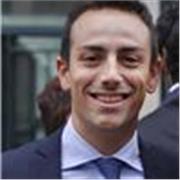 Laureato in Giurisprudenza con 110/110 e lode e con Master in Economia e Marketing all'Università Bocconi offre lezioni private di