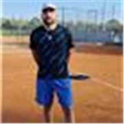 Istruttore di tennis ancora in attività nei tornei propongo lezioni mirate per principianti e avanzati sia adulti e bambini