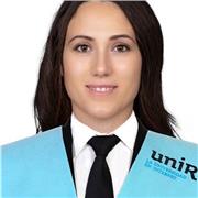 Maestra da clases online a todas las materias de educación primaria