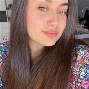 Laureanda al corso di servizio sociale è diplomata al liceo classico con indirizzo linguistico