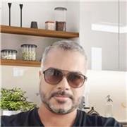 Bom professor , muita experiência ,rapidez na lógica, organizado, criativo e muito profissional