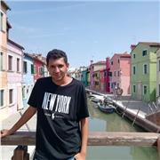 Laureato in statistica, madrelingua Arabo e italiano