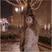 Soy estudiante universitaria de filología francesa, por lo que esa materia en concreto la puedo enseñar sin problema, al igual que asignaturas de primaria, secundaria y bachillerato de ccss. Vivo en Sevilla pero puedo dar clases online si hace falta