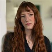 Laureata in belle arti, insegna disegno, pittura dal vero e materie artistiche