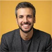 Manager de IA y Automatizaciones con más de 10 años de experiencia. Clases online para profesionales y emprendedores.