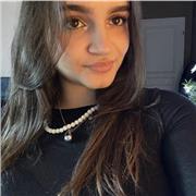 Étudiante en économie donne de son savoir aux collégiens toute matières confondues