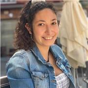 Persona que tienen hecha la eso y un grado medio,imparte clases presencial o online