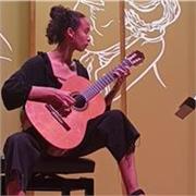 Guitarrista profesional titulada, con más de 12 años de experiencia tocando la guitarra. Apasionada por la música 