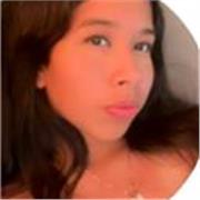 Profesora de ingles que imparte clases a niños de todas las edades