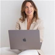 Formadora en inteligencia artificial práctica para profesionales y empresas.