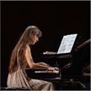 svolgo lezioni private di pianoforte. Laureata al London college of music, insegno sia in inglese che in italiano