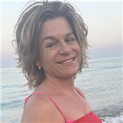 Profesora de Mindfulness y Yoga con 8 años de experiencia, ofrece clases particulares y grupales a niños, jóvenes y adultos a domicilio. Soy Máster en Mindfulness por Unizar y profesora titulada de yoga y yogaterapia. Si quieres conectar con el TESORO que