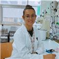 Doctora en química, con más de 5 años de experiencia enseñando tanto a universitarios como a escolares