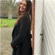 Deutsch-Lehrerin und Englisch-Tutorin, die alle Altersgruppen unterrichtet