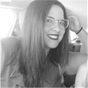 Soy una persona extrovertida y que le encanta enseñar y disfrutar con los niños. Las clases serían dinámicas donde me adaptaría a las necesidades de cada uno