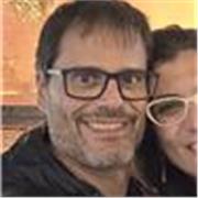 Dinámico, extrovertido, eficiente, organizado, con mucha experiencia en enseñanza. Español para extranjeros.