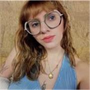 Persona cercana, creativa, paciente; enseño y acompaño niños.