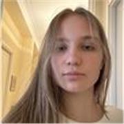 Sono una studentessa universitaria e offro la mia disponibilità come aiuto compiti ai bambini elementari e ai ragazzi delle medie