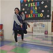 Profesora en educación especial imparte clases a niños de cualquier edad